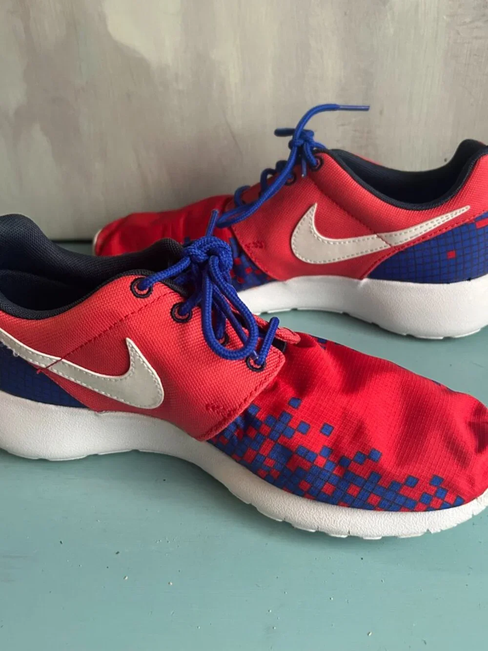 Nike Roshe One Print Pixel GS Light Crimson Blue Youth Size 5.5 Style 677782-601